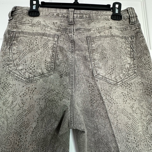 One 5 One Gray Snakeskin Print Slim Leg Jeans - Women's Size 12 - Picture 5 of 13